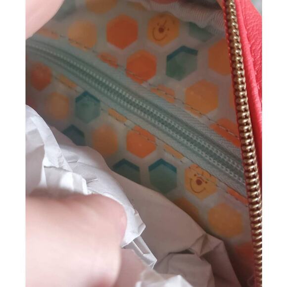 Loungefly Winnie the Pooh Crossbody Honey Pot - Picture 3 of 3